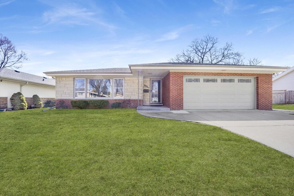 2921 Lahon St, Park Ridge, IL 60068 - photo 1