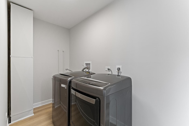 18624 W Pamela Pl, Gurnee, IL 60031 - laundry room with separate washer and dryer, baseboards, laundry area, and light wood-type flooring