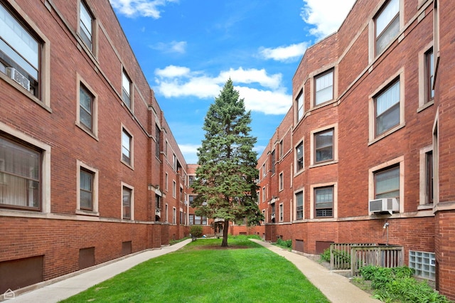 6102 S Kimbark Ave Unit 1W, Chicago, IL 60637 - view of community featuring a lawn