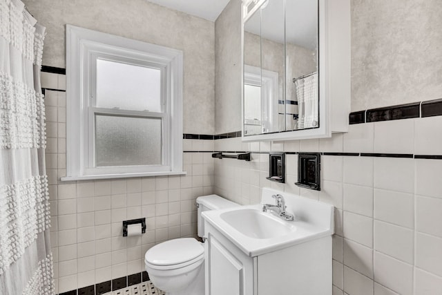 7428 N Odell Ave, Chicago, IL 60631 - bathroom featuring curtained shower, vanity, tile walls, and toilet