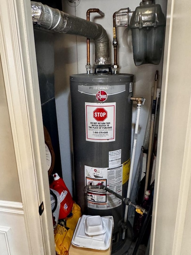 3825 W Pippin St, Chicago, IL 60652 - utility room featuring gas water heater