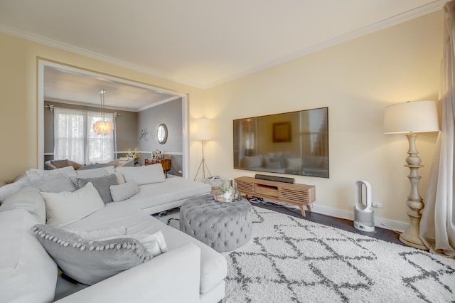 living area featuring baseboards, ornamental molding, and wood finished floors