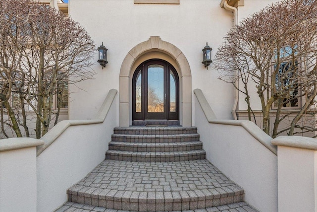 property entrance featuring stucco siding