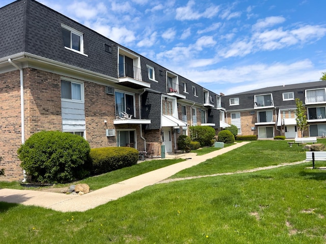 10310 Ridgeland Ave Unit 307, Chicago Ridge, IL 60415 - surrounding community featuring a lawn and a residential view