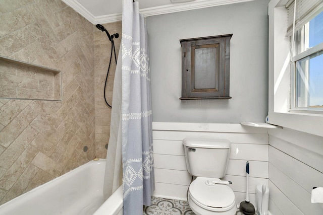23678 N 2700 E Rd, Odell, IL 60460 - full bathroom featuring shower / tub combo with curtain, crown molding, toilet, and a wainscoted wall