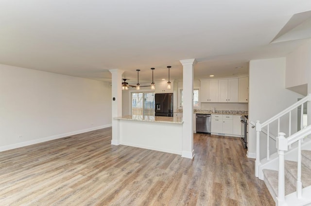 kitchen featuring black refrigerator with ice dispenser, open floor plan, light wood-type flooring, a ceiling fan, and dishwasher