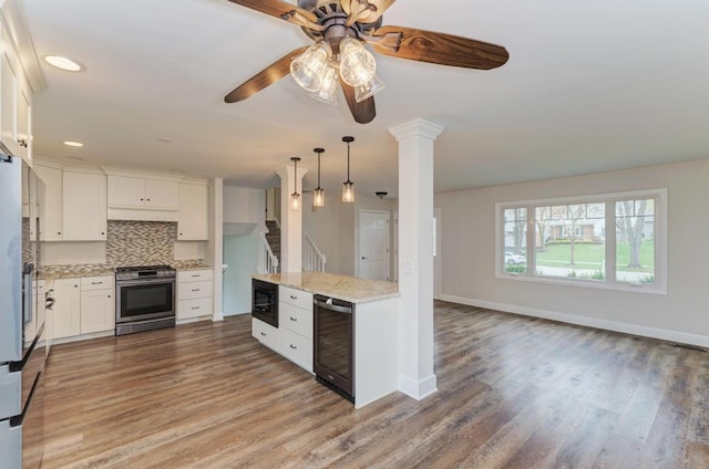 kitchen featuring stainless steel appliances, ceiling fan, beverage cooler, and wood finished floors