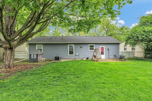 2603 Trafalgar Sq, Champaign, IL 61821 - rear view of house featuring roof with shingles