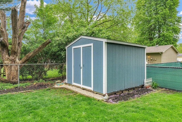 2603 Trafalgar Sq, Champaign, IL 61821 - view of outbuilding featuring fence