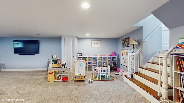 recreation room with carpet floors, recessed lighting, and baseboards