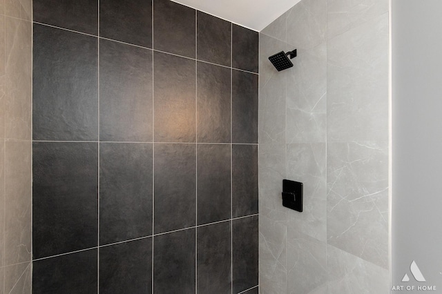 6908 26th St, Berwyn, IL 60402 - details with a tile shower