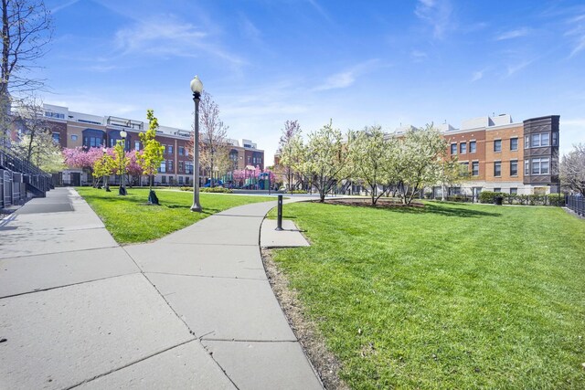 1455 S Halsted St, Chicago, IL 60607 - surrounding community featuring a yard