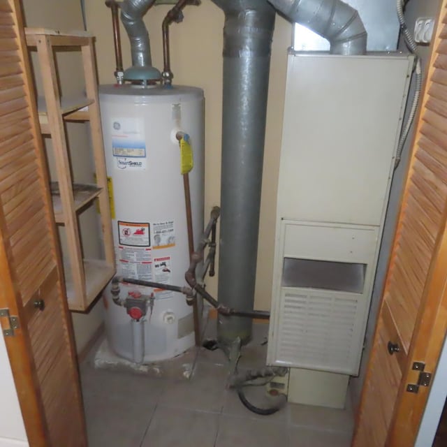 457 N Cambridge Dr Unit 457, Palatine, IL 60067 - utility room with gas water heater