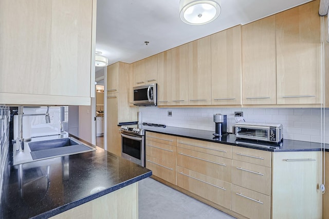 77 S Evergreen Ave Unit 1004, Arlington Heights, IL 60005 - kitchen featuring light brown cabinets, stainless steel appliances, tasteful backsplash, and modern cabinets
