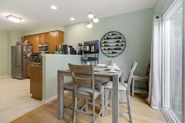 3412 Blue Ridge Dr, Carpentersville, IL 60110 - dining area with light wood-style flooring, baseboards, and recessed lighting