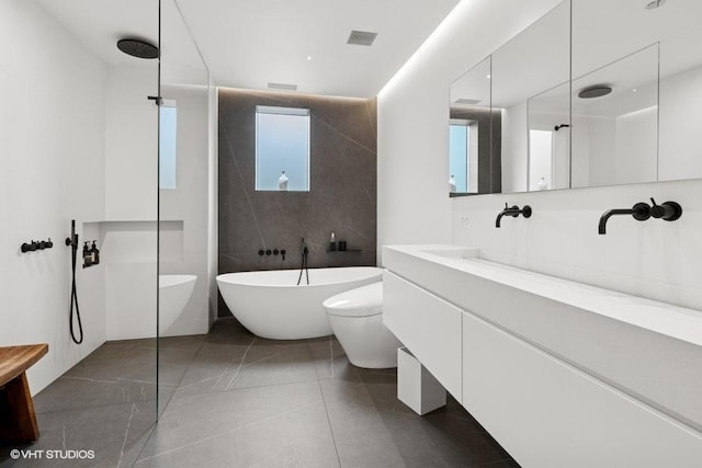 1917 S Calumet Ave, Chicago, IL 60616 - full bath with a freestanding bath, vanity, and a walk in shower