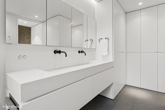 1917 S Calumet Ave, Chicago, IL 60616 - bathroom featuring recessed lighting and vanity