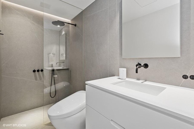 1917 S Calumet Ave, Chicago, IL 60616 - bathroom featuring a sink, a walk in shower, and toilet