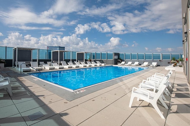 1917 S Calumet Ave, Chicago, IL 60616 - view of community pool