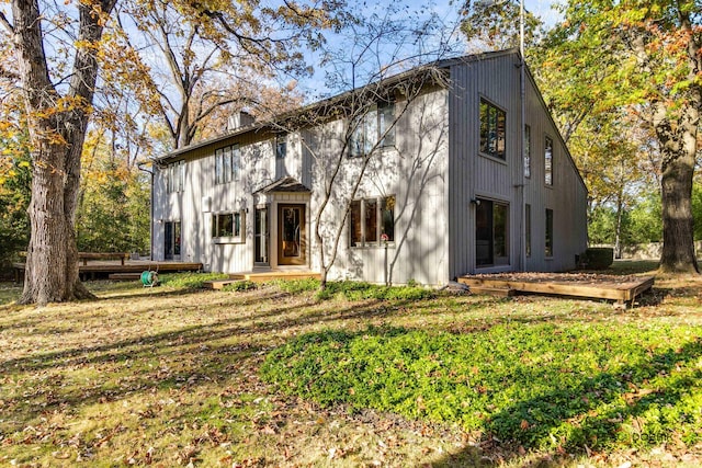 view of front of home featuring a front lawn and a deck