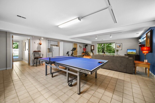 832 Ironwood Dr, Frankfort, IL 60423 - game room with track lighting and baseboards