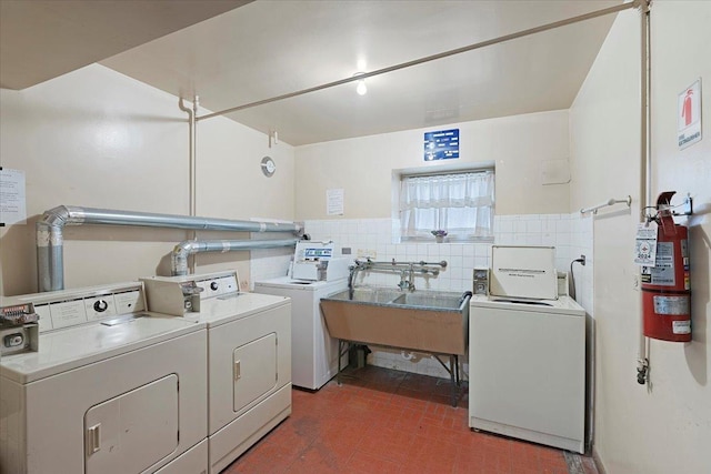 5532 W Lawrence Ave Unit 2S, Chicago, IL 60630 - community laundry with washer and clothes dryer