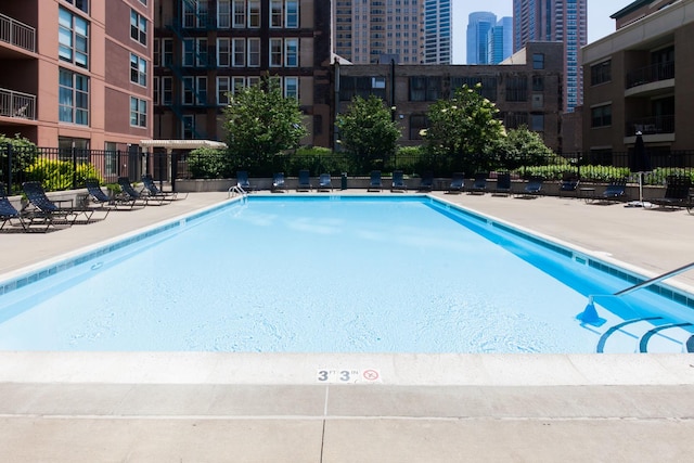1101 S State St Unit 2100, Chicago, IL 60605 - pool featuring a patio, a view of city, and fence