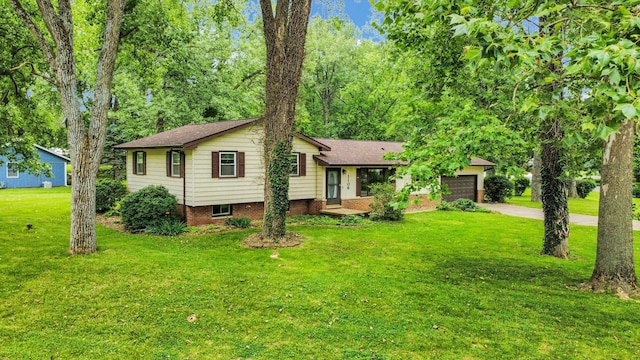 1106 Riverside Ct, Mahomet, IL 61853 - tri-level home featuring driveway, a garage, and a front lawn