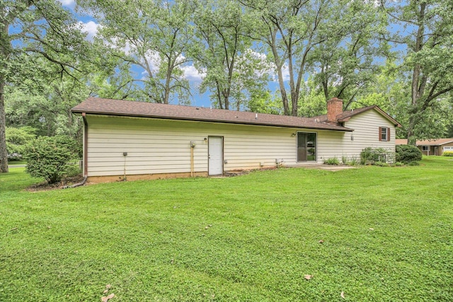 1106 Riverside Ct, Mahomet, IL 61853 - back of house featuring a chimney and a yard