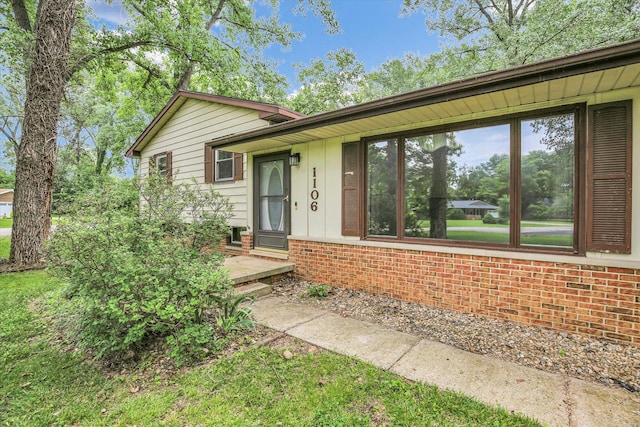 1106 Riverside Ct, Mahomet, IL 61853 - tri-level home with brick siding and board and batten siding