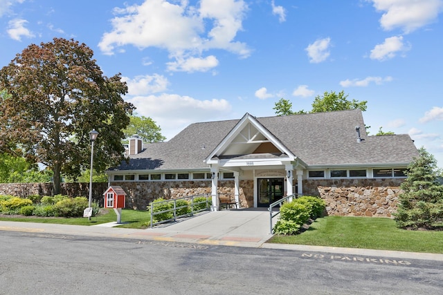 907 Banbury Ct, Schaumburg, IL 60194 - view of front of property with stone siding, fence, a chimney, and a front yard