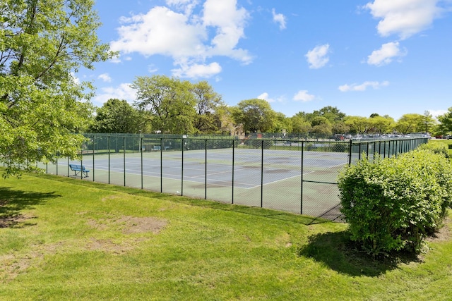 907 Banbury Ct, Schaumburg, IL 60194 - view of sport court with a yard and fence