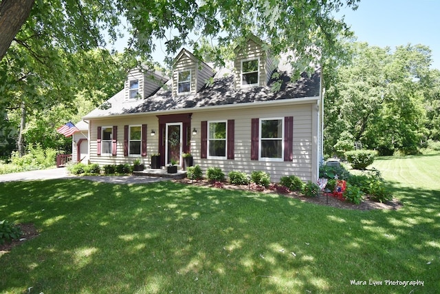 5N850 Ravine Dr, Saint Charles, IL 60175 - cape cod home featuring a front lawn