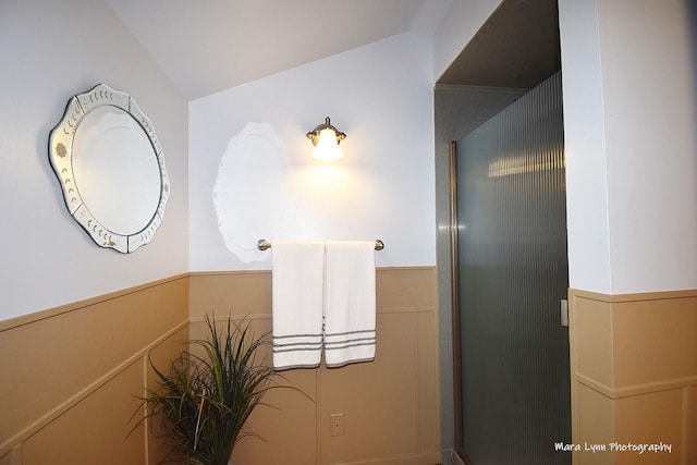 5N850 Ravine Dr, Saint Charles, IL 60175 - bathroom with wainscoting and vaulted ceiling