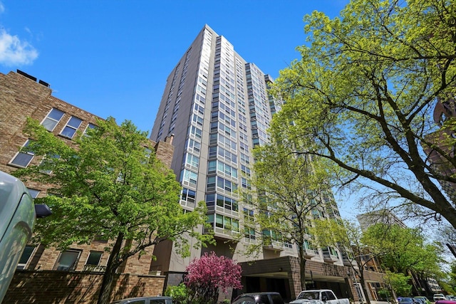 view of apartment building / complex