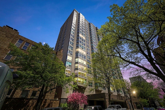 view of apartment building / complex
