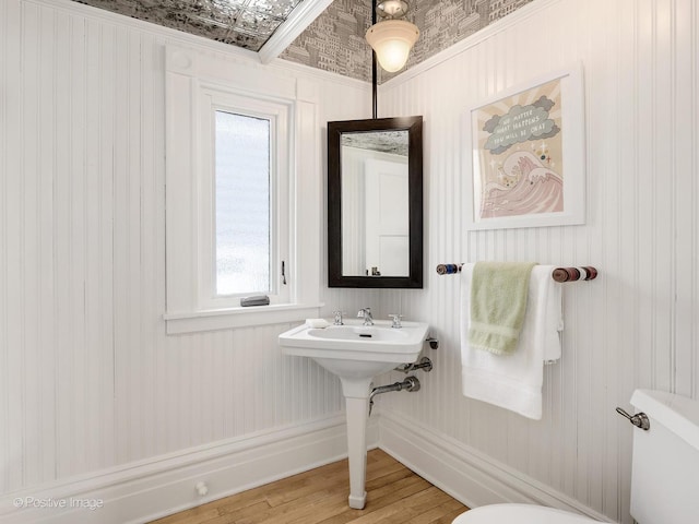 213 S Ashland Ave, La Grange, IL 60525 - bathroom with toilet, baseboards, wood finished floors, and crown molding