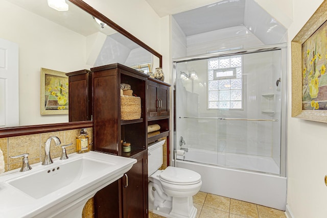 1208 Main St, Crete, IL 60417 - full bath featuring tasteful backsplash, a sink, tile patterned floors, toilet, and enclosed tub / shower combo