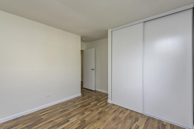 4140 Brentwood Ln, Waukegan, IL 60087 - unfurnished bedroom with wood finished floors, baseboards, and a closet