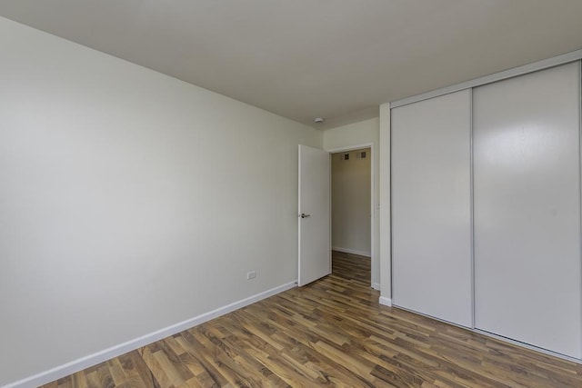 4140 Brentwood Ln, Waukegan, IL 60087 - unfurnished bedroom featuring wood finished floors, baseboards, and a closet