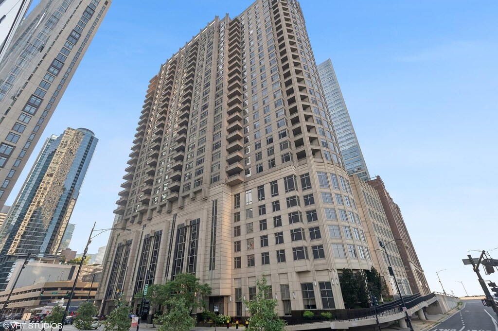 530 N Lake Shore Dr Unit 2106, Chicago, IL 60611 - photo 1