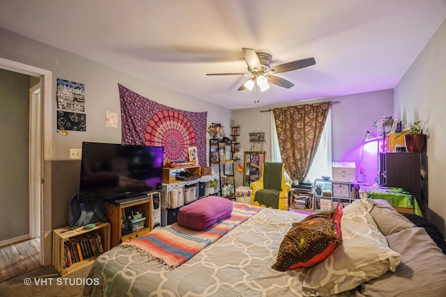 bedroom with a ceiling fan