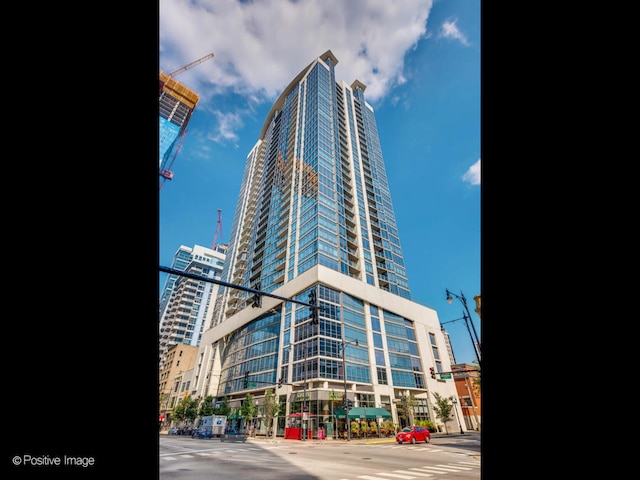 100 E 14th St Unit 1502, Chicago, IL 60605 - view of property with a city view