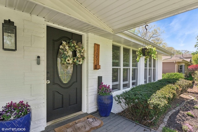 property entrance featuring a porch