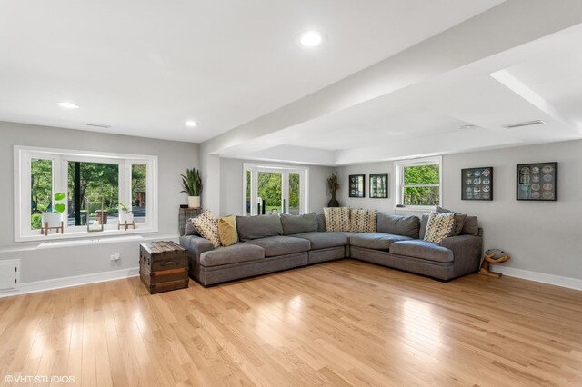 living room with light wood-style floors, recessed lighting, and baseboards