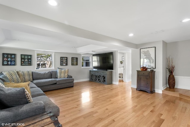 living area featuring light wood-type flooring, recessed lighting, and baseboards