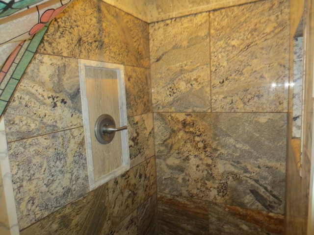 interior details featuring tiled shower