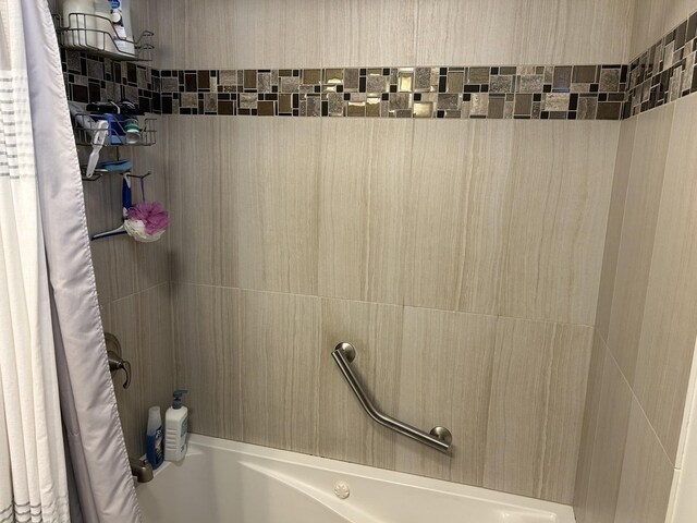 7172 W Armitage Ave, Chicago, IL 60707 - full bath featuring shower / tub combo