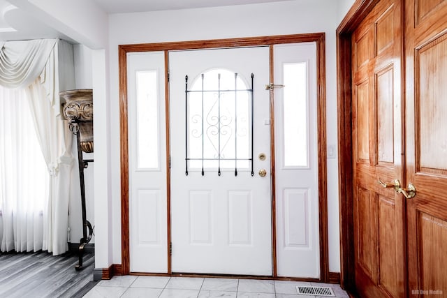 14650 Lamon Ave, Midlothian, IL 60445 - foyer entrance featuring baseboards and visible vents