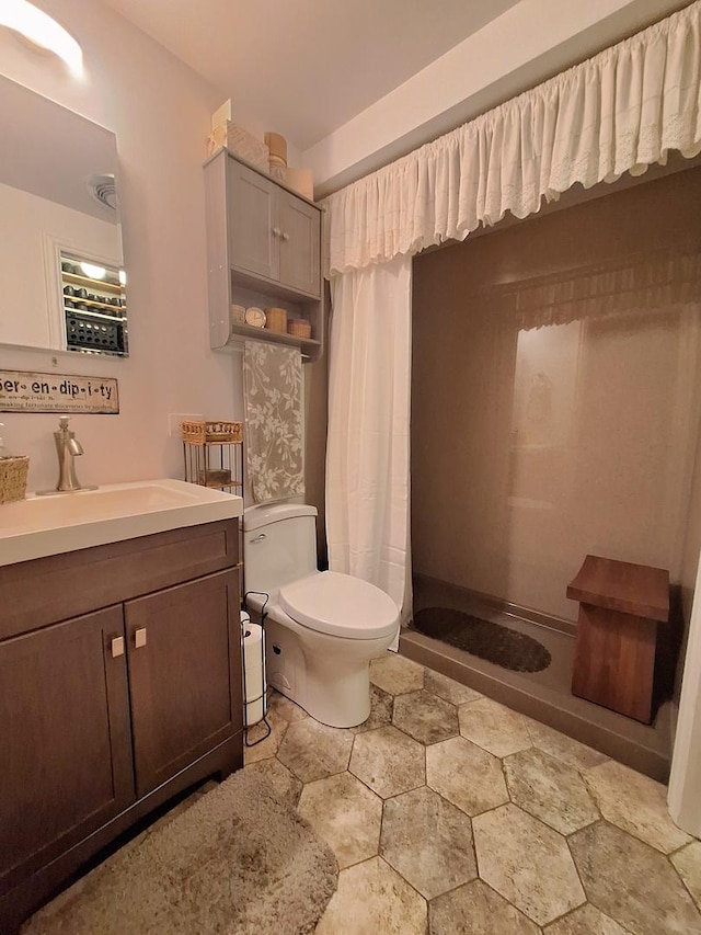 7323 Heritage Ct Unit 1D, Frankfort, IL 60423 - full bath with toilet, curtained shower, and vanity